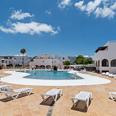 Casa Ayram - Private Terrace - Pool - 10 Min Walk
