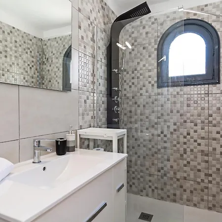 Apartment Casa Ayram With Private Terrace & Pool Next To Costa Teguise